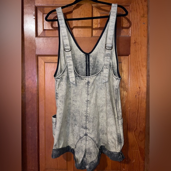 Free People shortalls light khaki and black trim - Picture 3 of 3